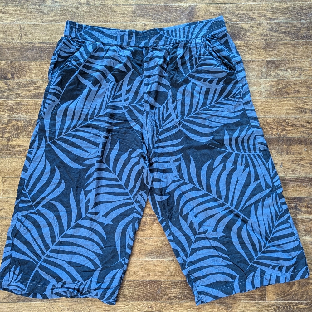 4/$10 ✨ George Blue and Black Patterned Wide Legs Capri Pants - Picture 2 of 7